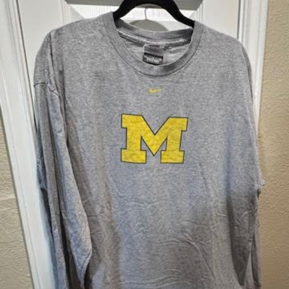 UNIVERSITY OF MICHIGAN - NIKE - GRAY LONG SLEEVE TSHIRT (VINTAGE)